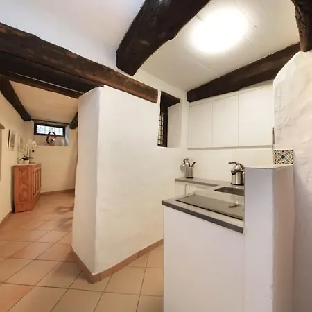 Charming Retreat- 100-year-old Stone Rustico