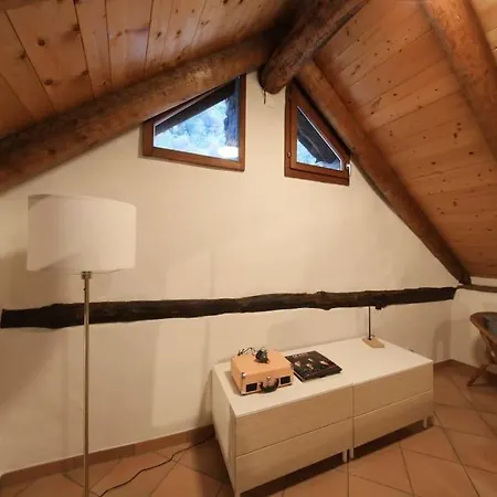 Charming Retreat- 100-year-old Stone Rustico Holiday home *