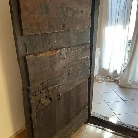 別荘 Charming Retreat- 100-year-old Stone Rustico Aurigeno